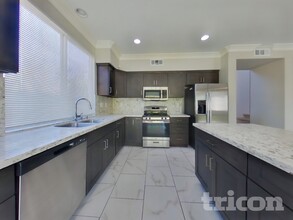 15591 Eastwind Ave, Unit 203 in Fontana, CA - Building Photo - Building Photo