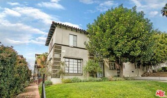 127 Catalina St in Los Angeles, CA - Building Photo