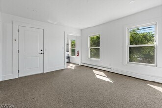 54 W Somerset St, Unit 2 in Raritan, NJ - Building Photo - Building Photo