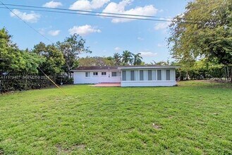 7325 SW 98th Ct in Miami, FL - Building Photo - Building Photo