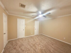 801 Queenswood St in Montgomery, TX - Building Photo - Building Photo