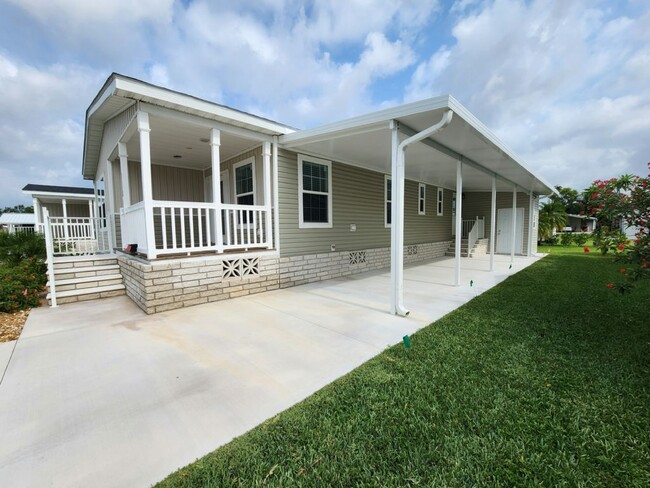 9719 Sugarberry Way in Ft. Myers, FL - Foto de edificio - Building Photo