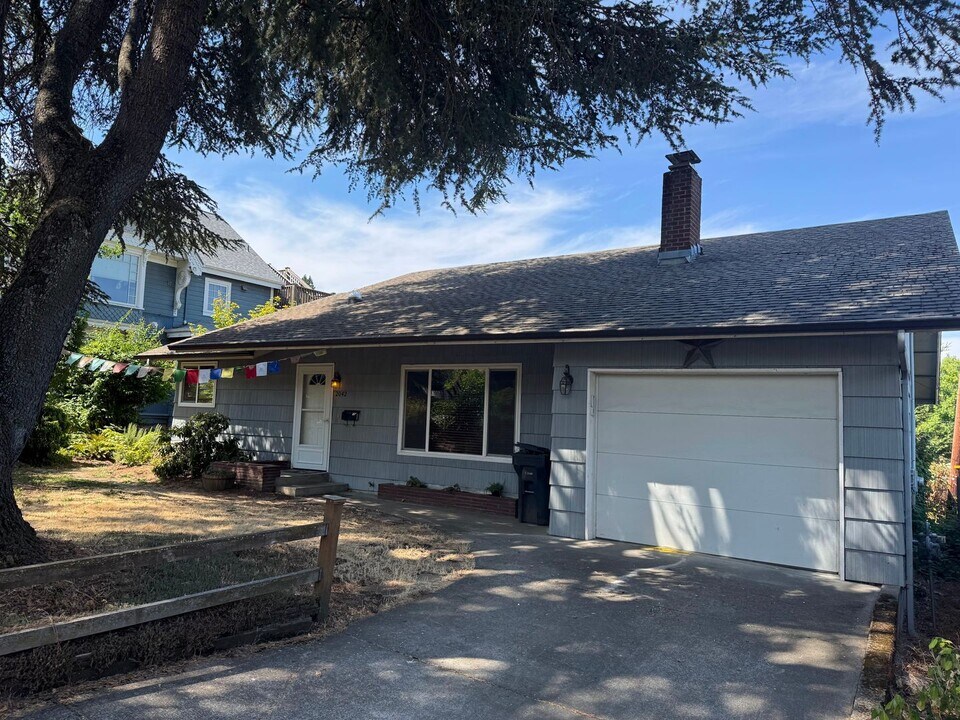 2042 Lincoln St in Eugene, OR - Building Photo
