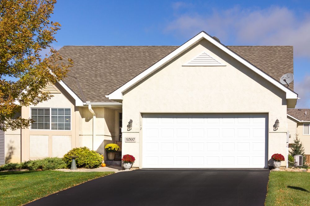 9397 Imbler Tr in Lakeville, MN - Foto de edificio