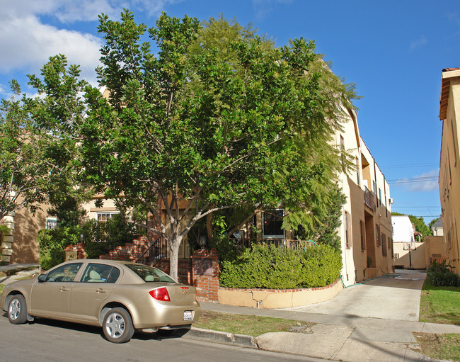 360 N Curson Ave in Los Angeles, CA - Building Photo - Building Photo