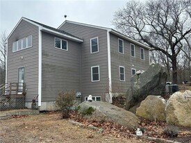 164 Colvintown Rd in Coventry, RI - Building Photo