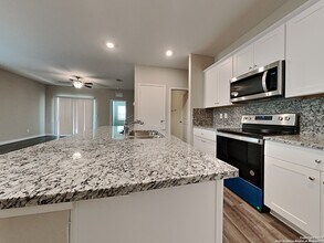 7415 Boa Holw in San Antonio, TX - Building Photo - Building Photo