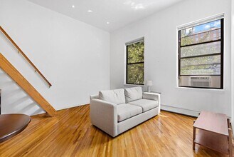 174 Grand St in Jersey City, NJ - Building Photo - Building Photo