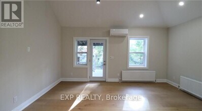 875 Millwood Rd in Toronto, ON - Building Photo - Building Photo