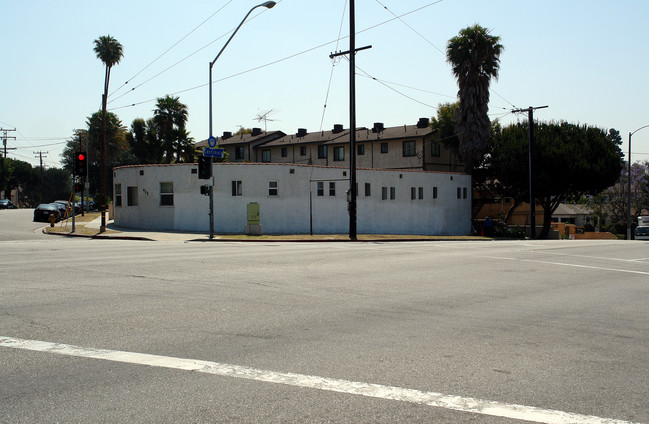 432 N Centinela Ave