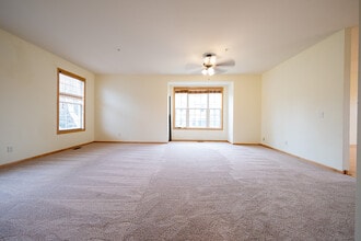 15600 Tickseed Ln in Eden Prairie, MN - Building Photo - Building Photo