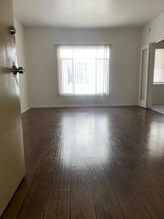 615 Normandie Ave in Los Angeles, CA - Building Photo