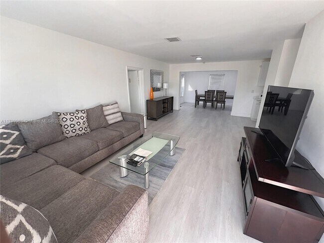 3361 NW 5th Pl in Fort Lauderdale, FL - Building Photo - Building Photo