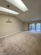 2388 Ironstone Dr E in Jacksonville, FL - Building Photo - Building Photo