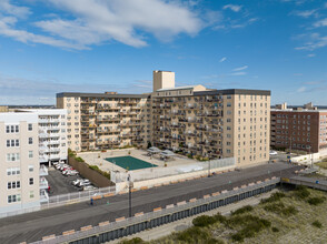 Neptune Towers in Long Beach, NY - Building Photo - Building Photo