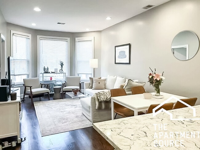 2732 N Wilton Ave, Unit 2 in Chicago, IL - Building Photo - Building Photo