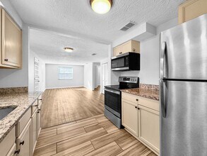 4710 Ashmore Dr in Tampa, FL - Building Photo - Building Photo