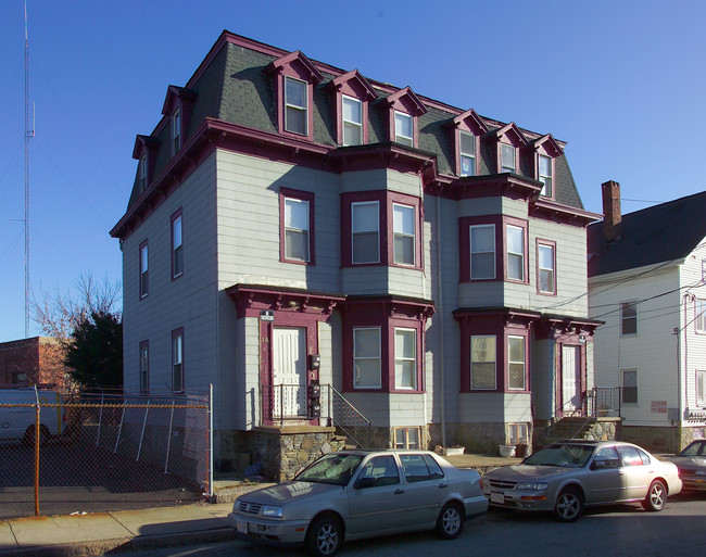 14-20 Brow St in Fall River, MA - Foto de edificio - Building Photo