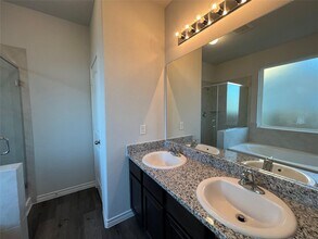 8120 Sycamore Brook Dr in Fort Worth, TX - Building Photo - Building Photo
