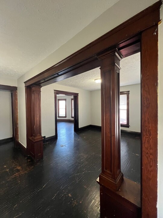 1044 N 8th St in Terre Haute, IN - Foto de edificio