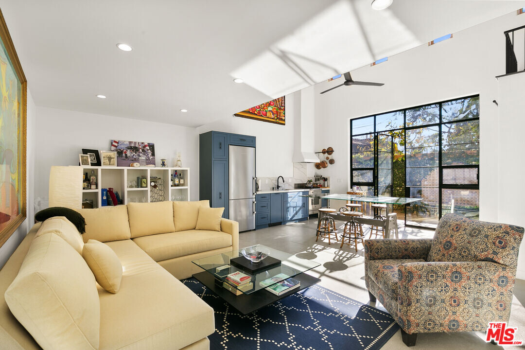 835 N Harper Ave in Los Angeles, CA - Building Photo