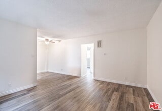 13343 Victory Blvd in Los Angeles, CA - Building Photo - Building Photo
