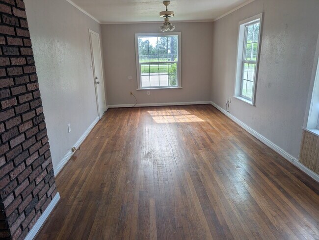 property at 1618 Louisiana Ave