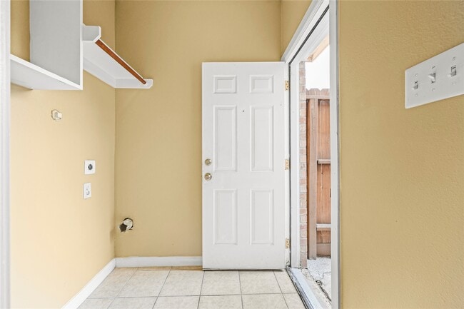 1520 Sherwood Forest St