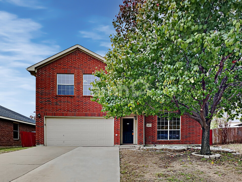 4900 Stirrup Way in Fort Worth, TX - Building Photo