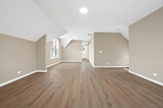 3311 N Ravenswood Ave, Unit 2 in Chicago, IL - Building Photo - Building Photo