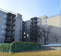 2605 De La Côte-Vertu Boul in St. Laurent, QC - Building Photo - Building Photo