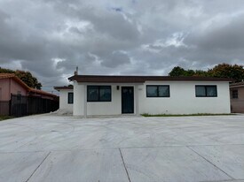 1331 W 33rd St in Hialeah, FL - Building Photo
