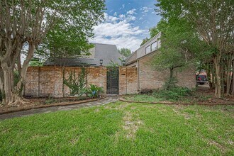 2107 Shadowbriar Dr in Houston, TX - Building Photo - Building Photo