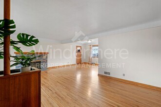 5621 N Whitehouse St in Spokane, WA - Building Photo - Building Photo