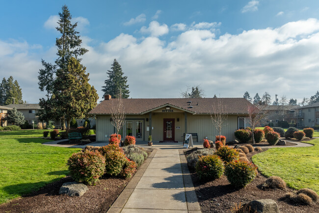 Gateway Village in Springfield, OR - Building Photo - Building Photo