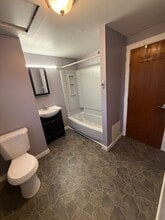 15 Railroad Pl in Norwich, CT - Building Photo - Building Photo