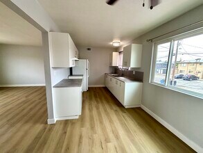 3213 Joann Way, Unit D in Las Vegas, NV - Foto de edificio - Building Photo