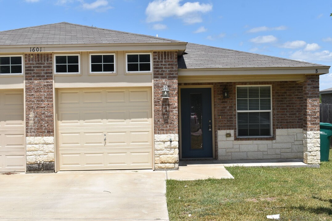 1601 Pontotoc-Unit -B- VACANT / MAKE READY in Killeen, TX - Building Photo