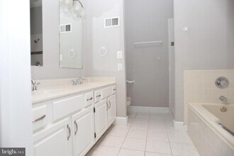 3637 Winfield Lane Northwest in Washington, DC - Building Photo - Building Photo