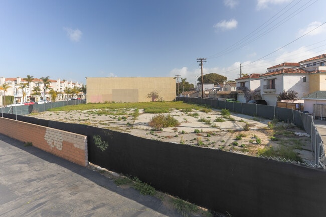 Shorehouse in Huntington Beach, CA - Foto de edificio - Building Photo