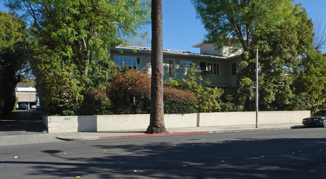 365 California Blvd in Pasadena, CA - Foto de edificio - Building Photo