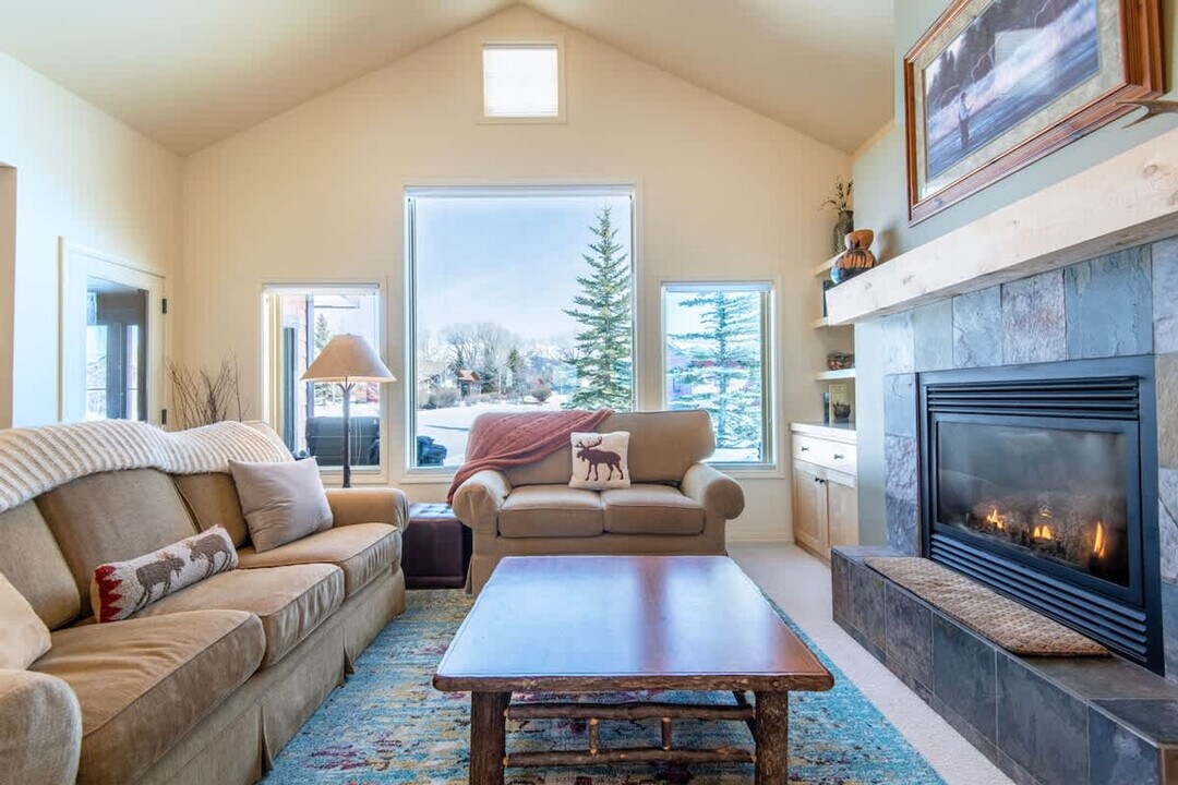 2022 Creek Resort Cir in Driggs, ID - Building Photo