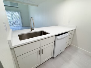 1100 Turner St, Unit Unit 208 in Clearwater, FL - Foto de edificio - Building Photo