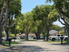 12721 SW 68th Terrace in Miami, FL - Building Photo