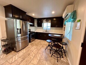 1366 N Soto St in Los Angeles, CA - Foto de edificio - Building Photo