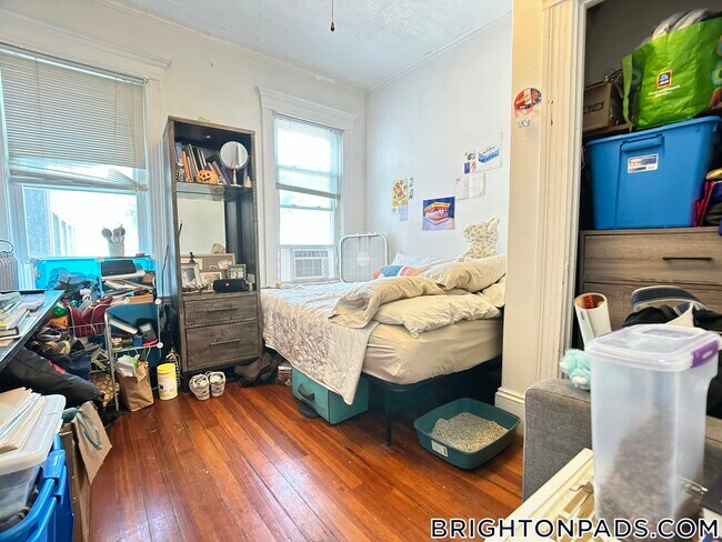 324 Faneuil St, Unit 3 in Boston, MA - Foto de edificio - Building Photo