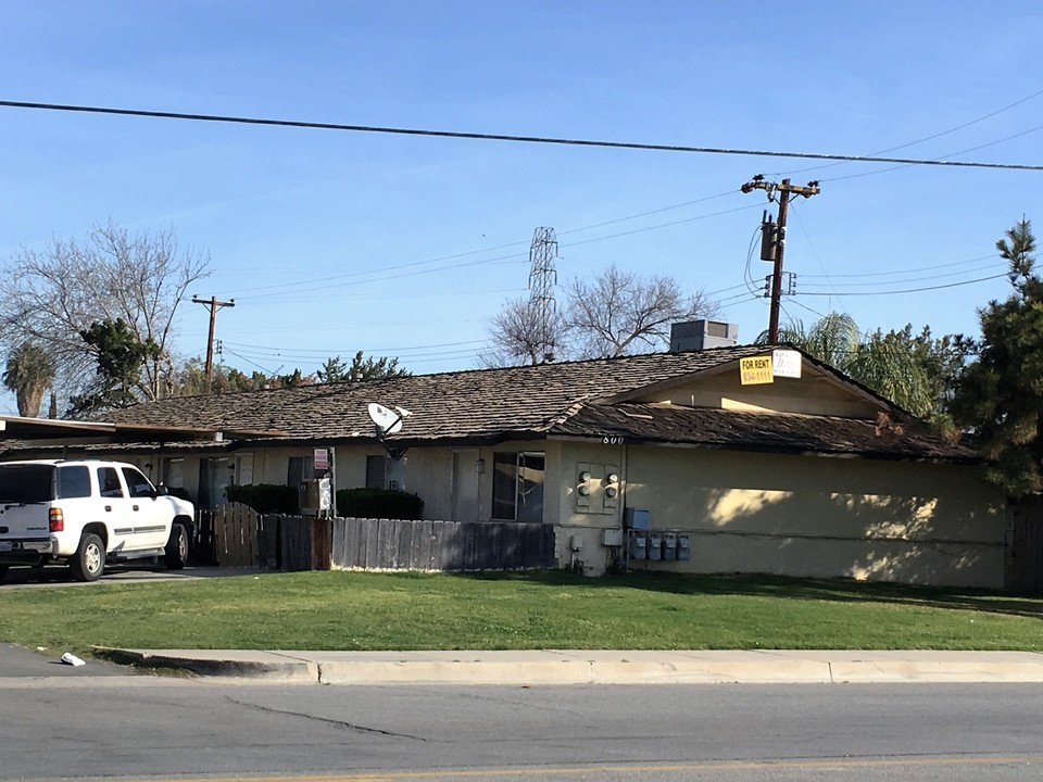 800 Pacheco Rd in Bakersfield, CA - Building Photo