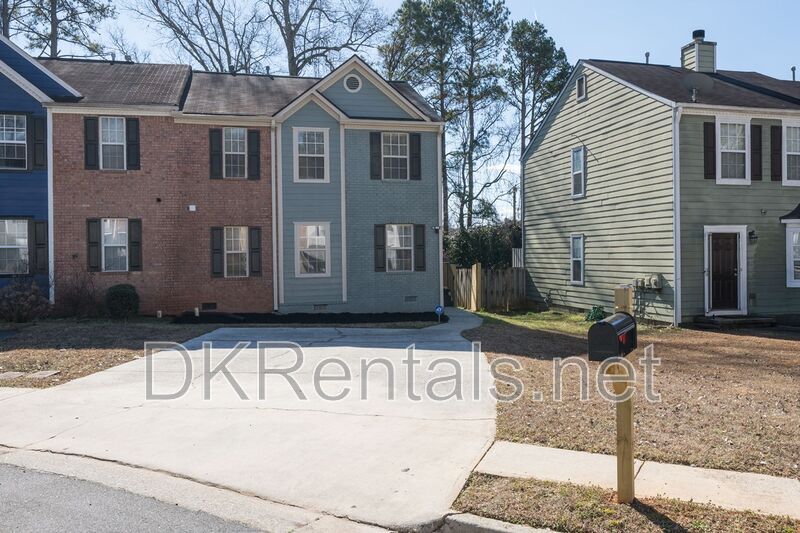 3328 Vintage Pointe Ct in Lawrenceville, GA - Building Photo