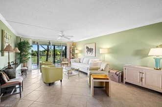 415 Augusta Blvd, Unit 310 in Naples, FL - Building Photo - Building Photo