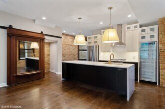 1211 W Addison St in Chicago, IL - Building Photo - Building Photo